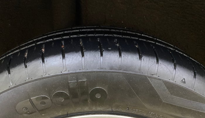 2013 Honda City 1.5L I-VTEC V MT, Petrol, Manual, 1,36,396 km, Right Rear Tyre Tread