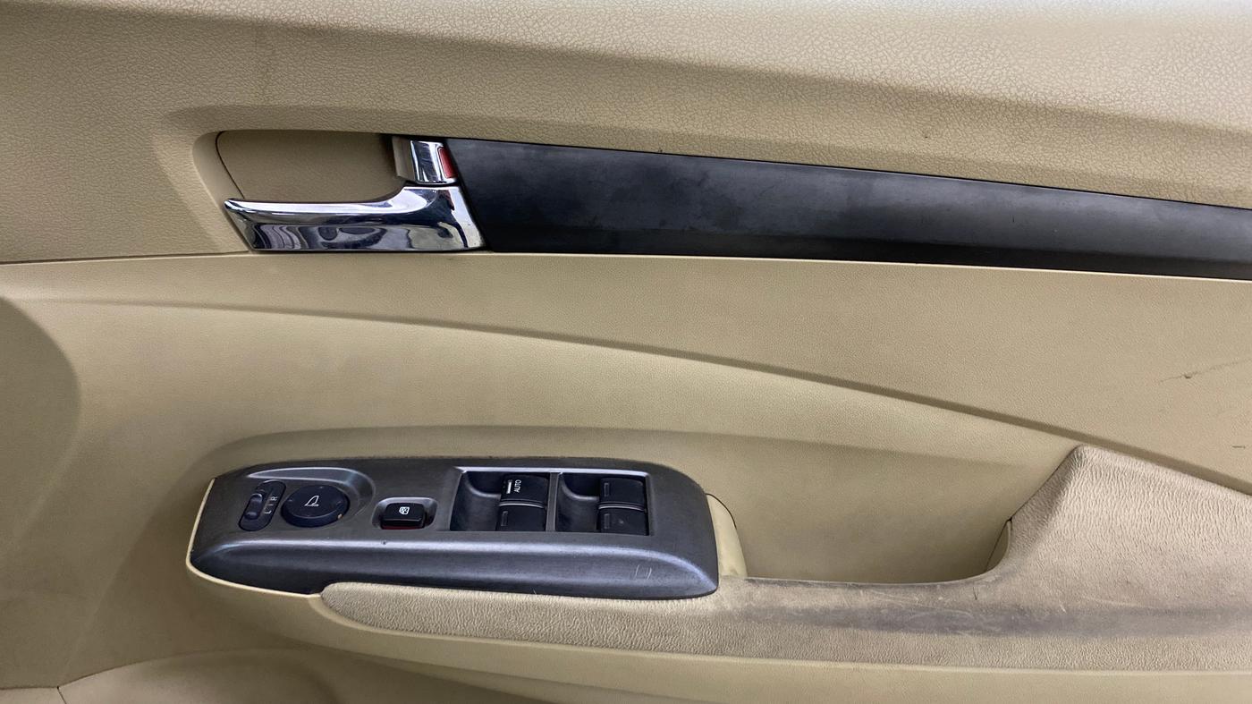 2013 Honda City 1.5L I-VTEC V MT, Petrol, Manual, 1,36,396 km, Driver Side Door Panels Control