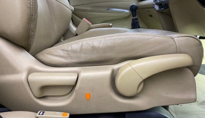 2013 Honda City 1.5L I-VTEC V MT, Petrol, Manual, 1,36,396 km, Driver Side Adjustment Panel