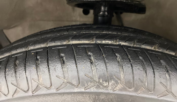 2013 Maruti Ritz VXI, Petrol, Manual, 33,748 km, Left Front Tyre Tread