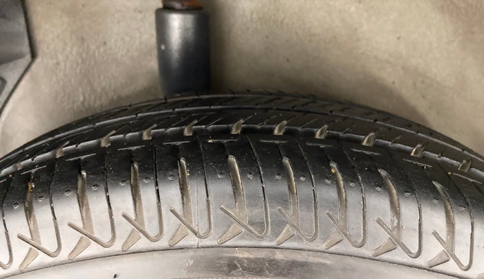 2013 Maruti Ritz VXI, Petrol, Manual, 33,748 km, Right Rear Tyre Tread