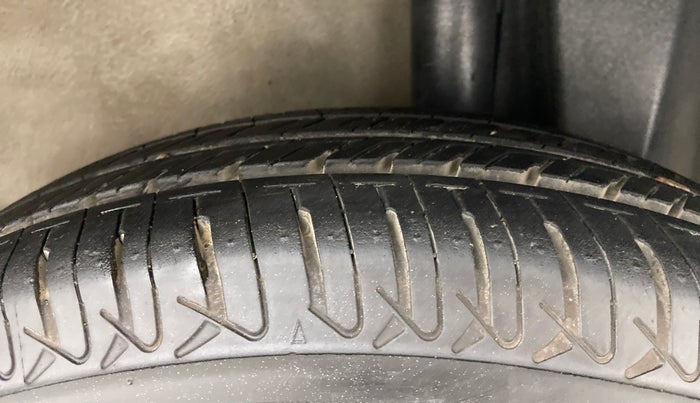 2013 Maruti Ritz VXI, Petrol, Manual, 33,748 km, Left Rear Tyre Tread