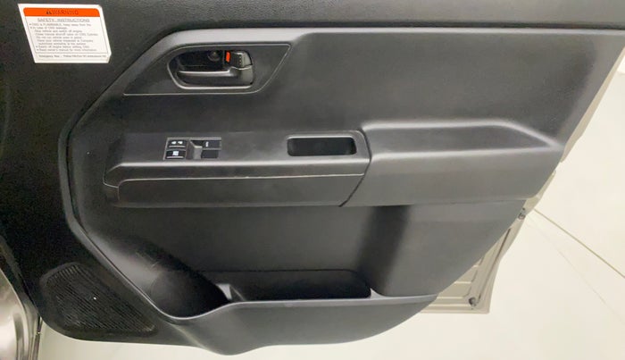 2022 Maruti New Wagon-R LXI CNG 1.0, CNG, Manual, 42,982 km, Driver Side Door Panels Control