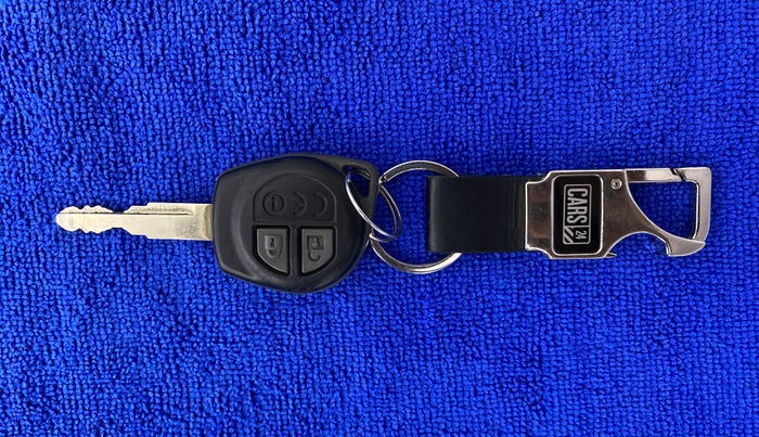 2018 Maruti Dzire VDI, Diesel, Manual, 72,764 km, Key Close Up