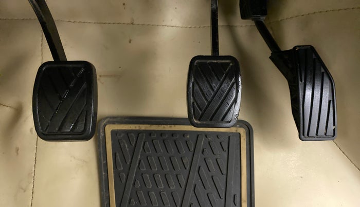 2018 Maruti Dzire VDI, Diesel, Manual, 72,764 km, Pedals