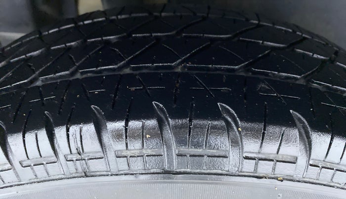 2018 Maruti Dzire VDI, Diesel, Manual, 72,764 km, Right Rear Tyre Tread