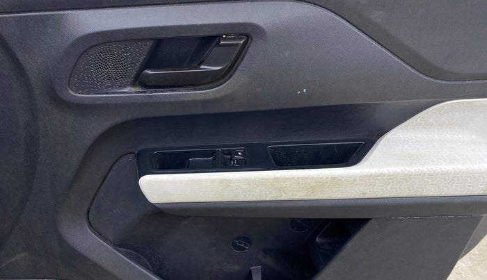 2023 Tata PUNCH PURE MT, Petrol, Manual, 38,425 km, Driver Side Door Panels Control