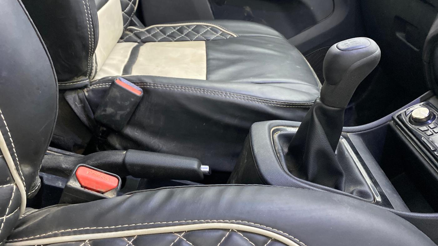 2023 Tata PUNCH PURE MT, Petrol, Manual, 38,464 km, Gear Lever