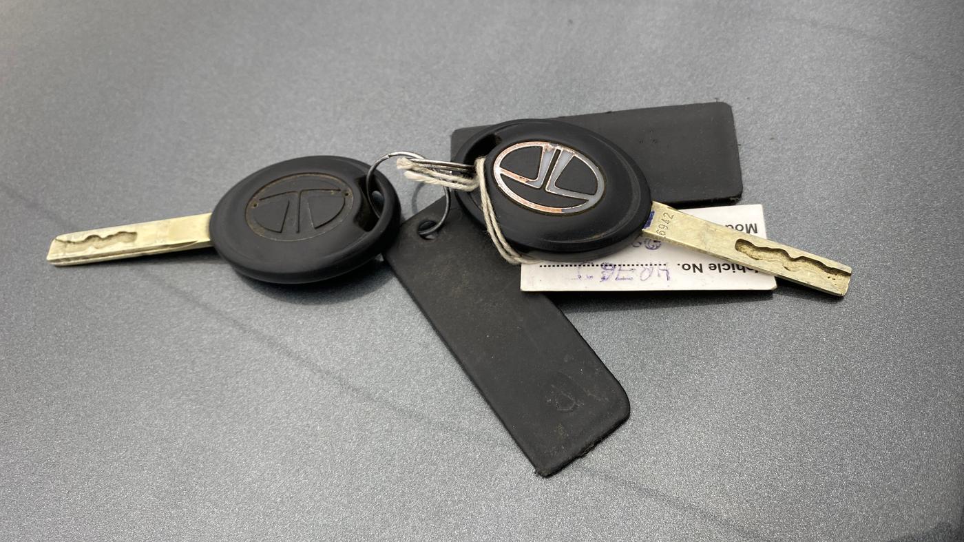 2023 Tata PUNCH PURE MT, Petrol, Manual, 38,464 km, Key Close Up