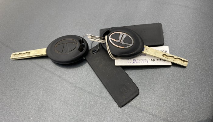 2023 Tata PUNCH PURE MT, Petrol, Manual, 38,425 km, Key Close Up