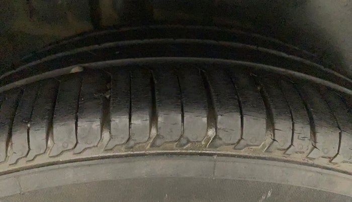 2014 Maruti Ertiga VDI, Diesel, Manual, 99,558 km, Right Rear Tyre Tread