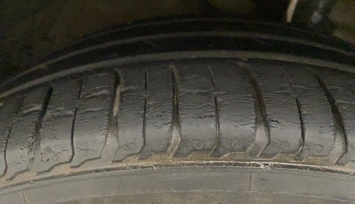 2014 Maruti Ertiga VDI, Diesel, Manual, 99,558 km, Left Front Tyre Tread