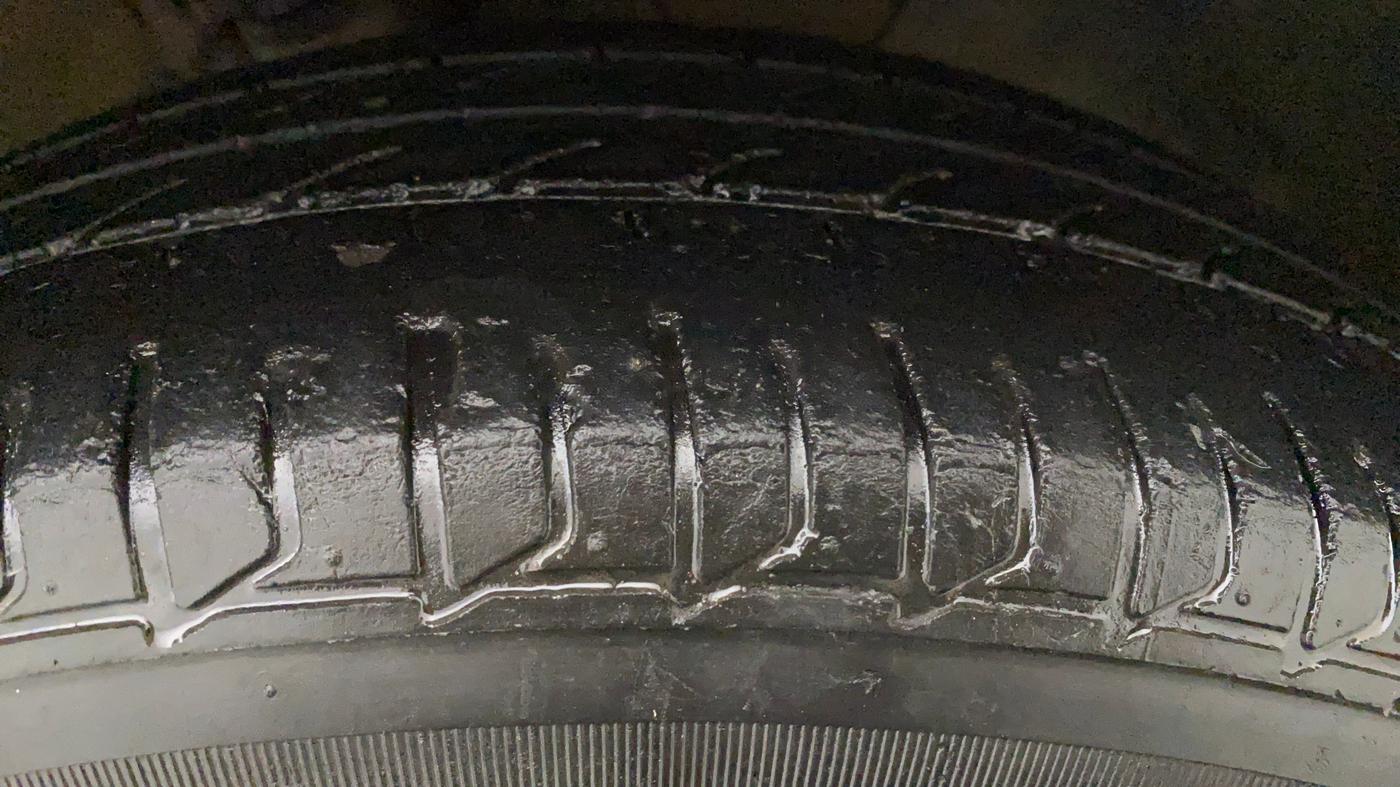 2018 Hyundai Elite i20 ASTA 1.2  CVT, CNG, Automatic, 39,395 km, Left Front Tyre Tread