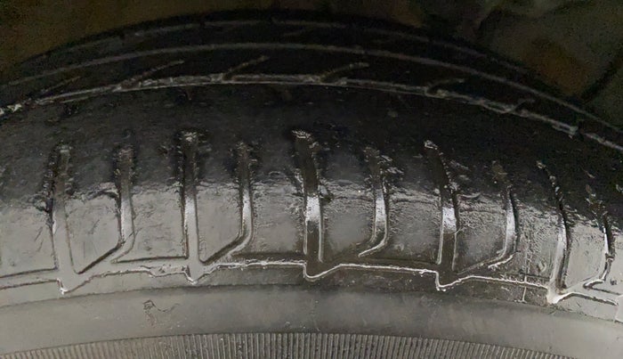 2018 Hyundai Elite i20 ASTA 1.2  CVT, CNG, Automatic, 39,395 km, Right Rear Tyre Tread