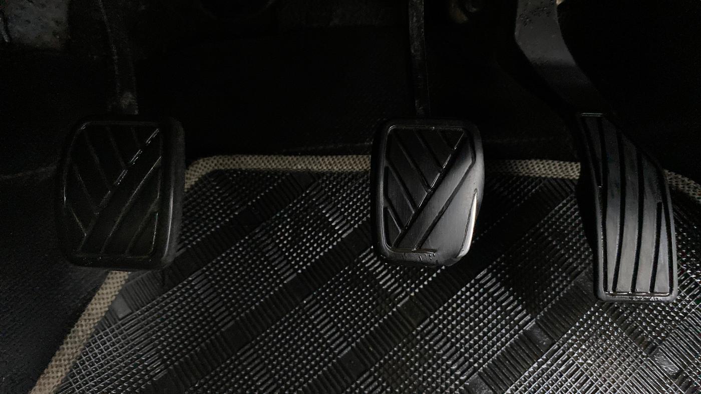 2012 Maruti Swift VDI, Diesel, Manual, 1,16,409 km, Pedals