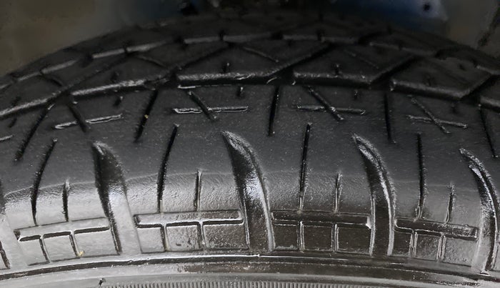 2012 Maruti Swift VDI, Diesel, Manual, 1,16,409 km, Right Front Tyre Tread