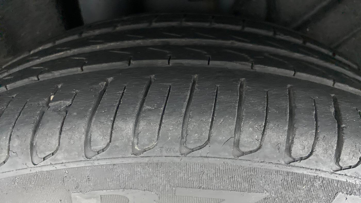 2017 BMW X1 SDRIVE 20D, Diesel, Automatic, 24,880 km, Right Rear Tyre Tread