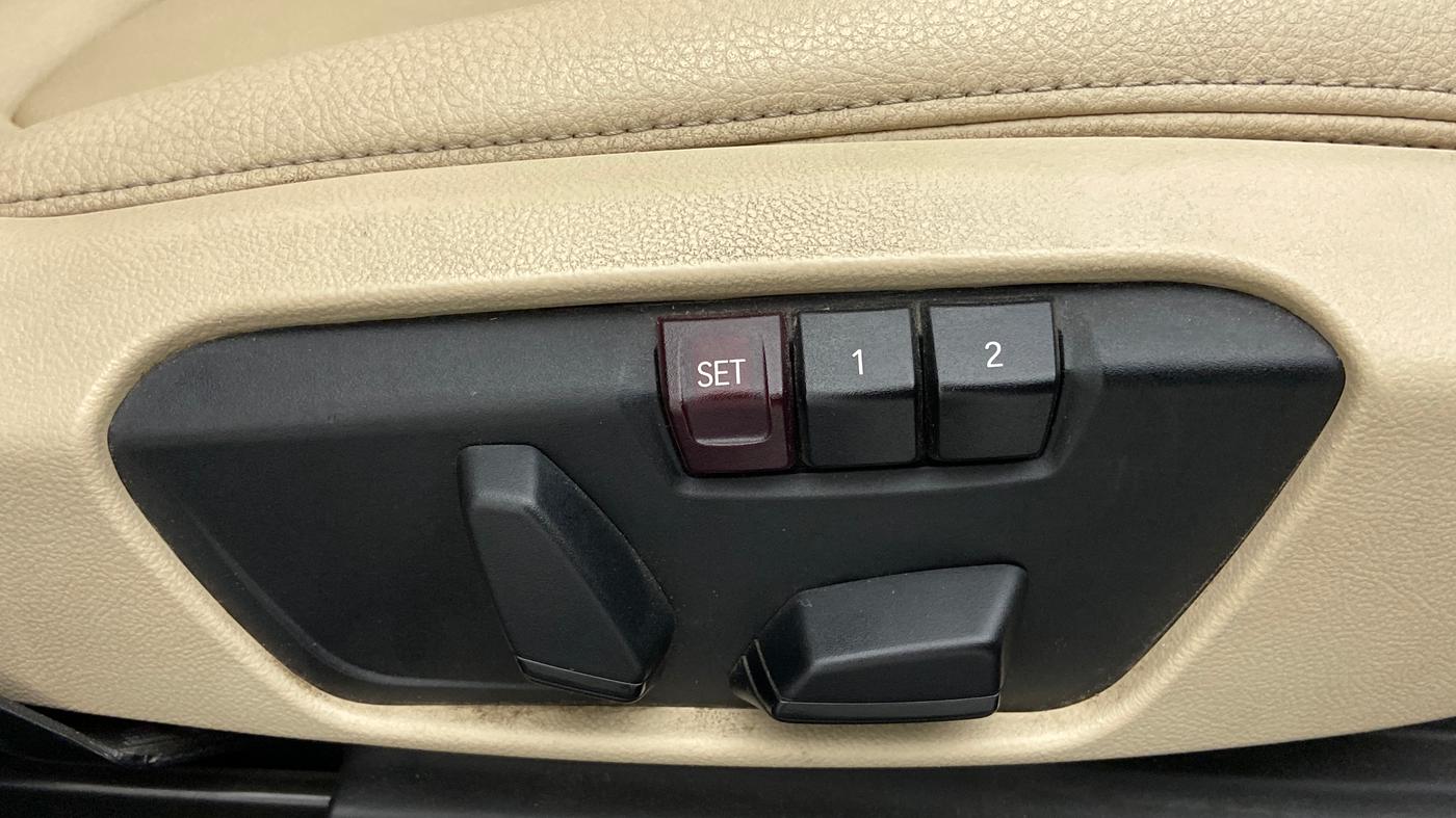2017 BMW X1 SDRIVE 20D, Diesel, Automatic, 24,880 km, Driver Side Adjustment Panel