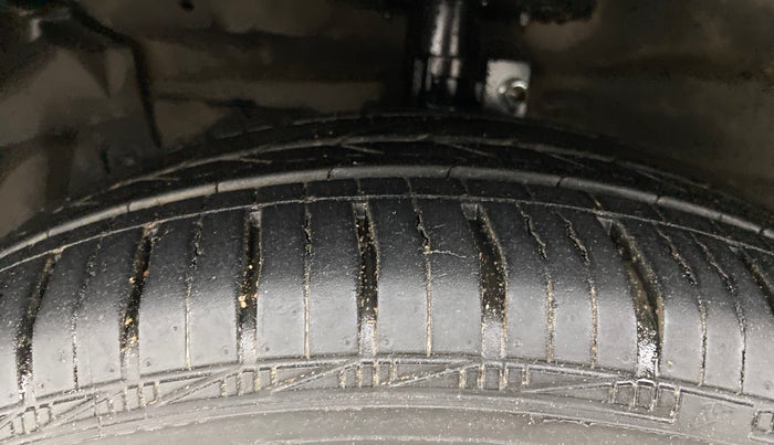 2017 Maruti Ciaz VDI+ SHVS, Diesel, Manual, 81,531 km, Left Front Tyre Tread