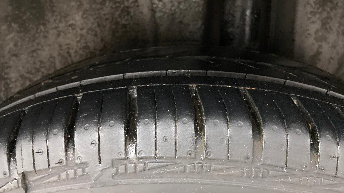 2017 Maruti Ciaz VDI+ SHVS, Diesel, Manual, 81,531 km, Left Rear Tyre Tread