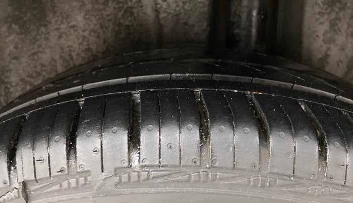 2017 Maruti Ciaz VDI+ SHVS, Diesel, Manual, 81,531 km, Left Rear Tyre Tread