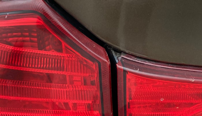 2017 Maruti Ciaz VDI+ SHVS, Diesel, Manual, 81,531 km, Left tail light - Minor damage
