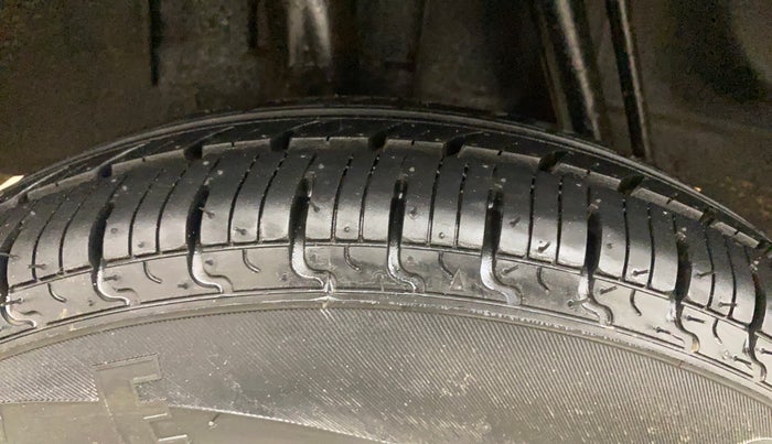 2018 Renault Kwid RXT 1.0 AMT, Petrol, Automatic, 32,954 km, Right Rear Tyre Tread