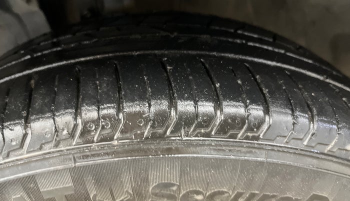 2017 Maruti Baleno ZETA CVT PETROL 1.2, Petrol, Automatic, 85,544 km, Left Front Tyre Tread