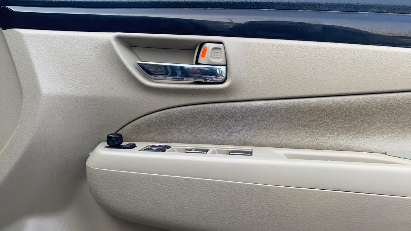 2018 Maruti Ciaz ALPHA 1.4 PETROL, Petrol, Manual, 1,08,236 km, Driver Side Door Panels Control