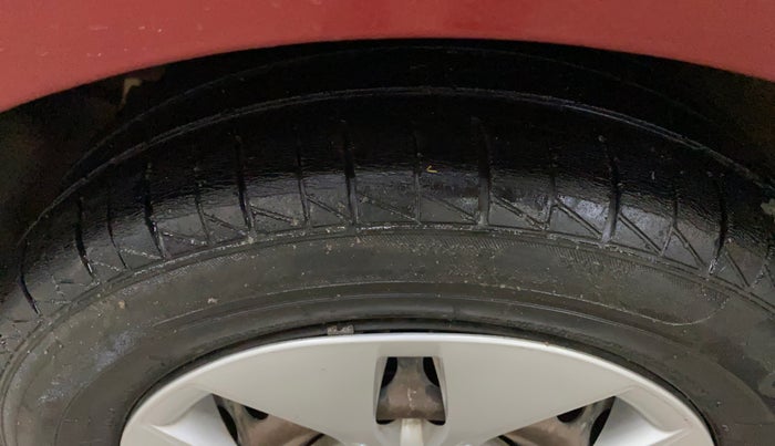 2014 Hyundai Xcent S 1.2, Petrol, Manual, 1,06,542 km, Right Rear Tyre Tread