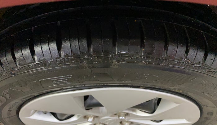 2014 Hyundai Xcent S 1.2, Petrol, Manual, 1,06,542 km, Left Front Tyre Tread