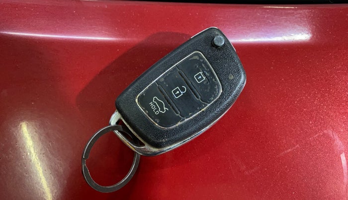 2014 Hyundai Xcent S 1.2, Petrol, Manual, 1,06,542 km, Key Close Up