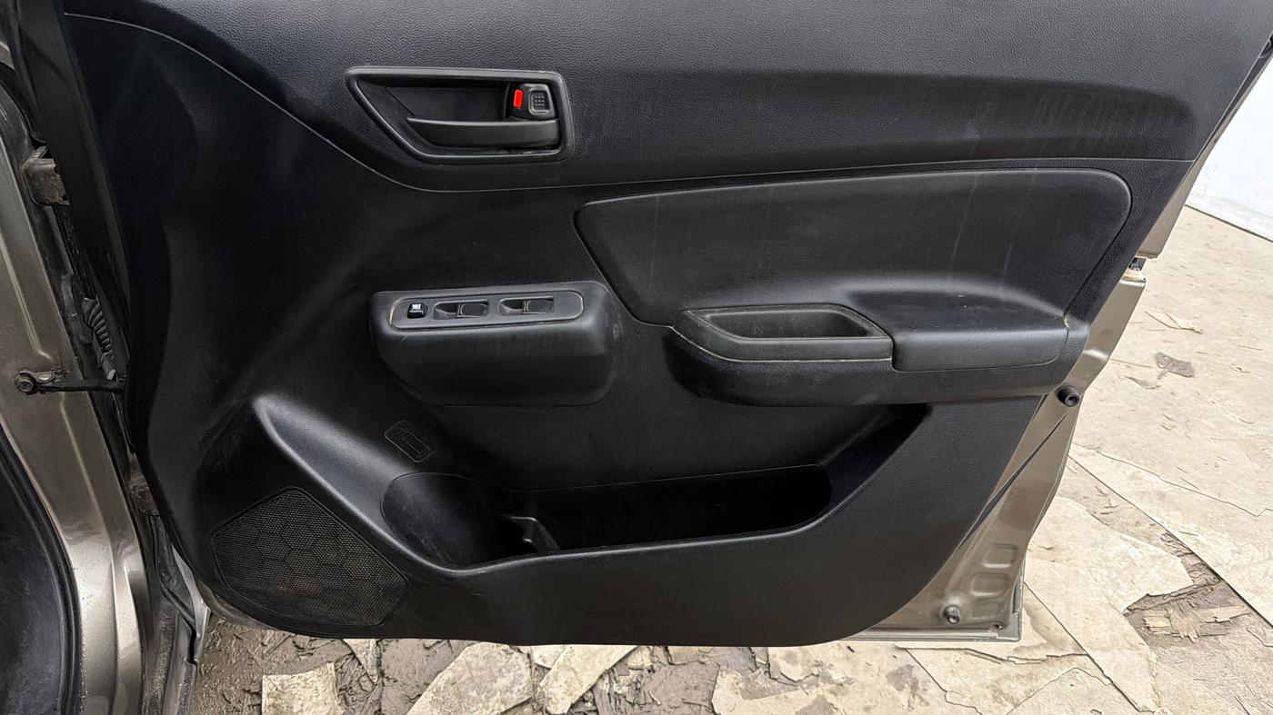 2019 Maruti Swift LXI, Petrol, Manual, 47,304 km, Driver Side Door Panels Control