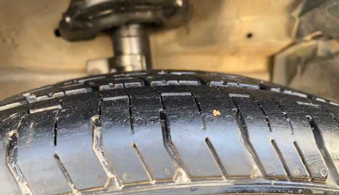 2014 Maruti Swift Dzire VDI, Diesel, Manual, 88,849 km, Right Front Tyre Tread