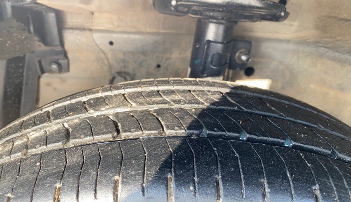 2014 Maruti Swift Dzire VDI, Diesel, Manual, 88,849 km, Left Front Tyre Tread