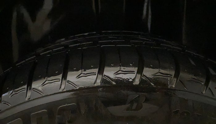 2019 Maruti Ciaz ALPHA 1.5 SHVS PETROL, Petrol, Manual, 76,307 km, Left Rear Tyre Tread