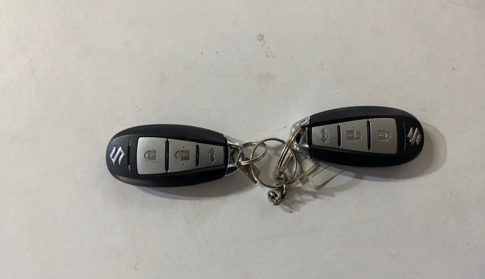 2019 Maruti Ciaz ALPHA 1.5 SHVS PETROL, Petrol, Manual, 76,307 km, Key Close Up