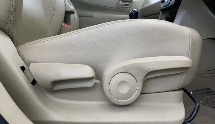 2019 Maruti Ciaz ALPHA 1.5 SHVS PETROL, Petrol, Manual, 76,307 km, Driver Side Adjustment Panel