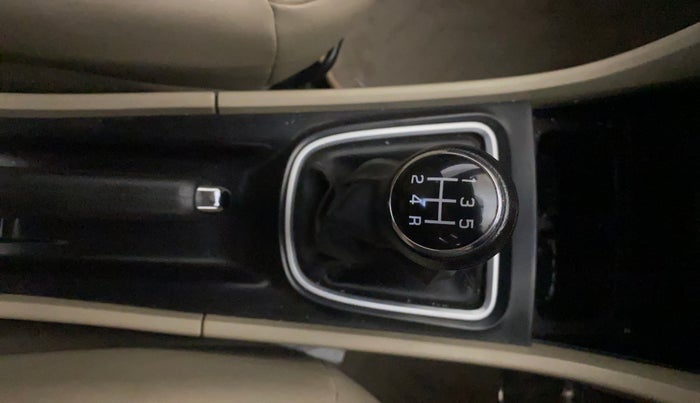 2019 Maruti Ciaz ALPHA 1.5 SHVS PETROL, Petrol, Manual, 76,307 km, Gear Lever