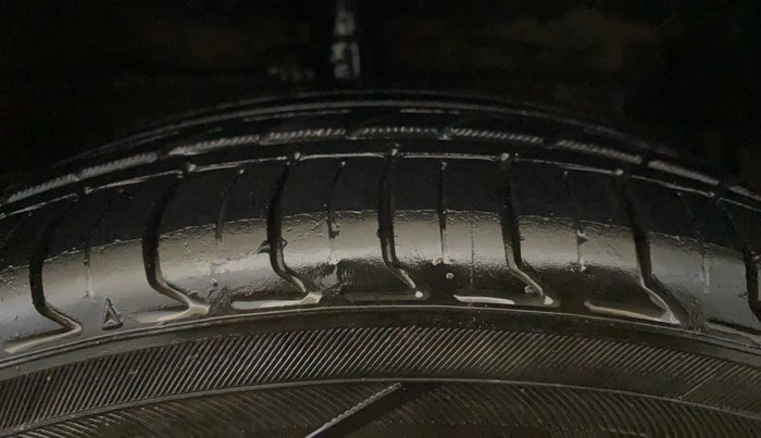 2019 Maruti Ciaz ALPHA 1.5 SHVS PETROL, Petrol, Manual, 76,307 km, Right Front Tyre Tread