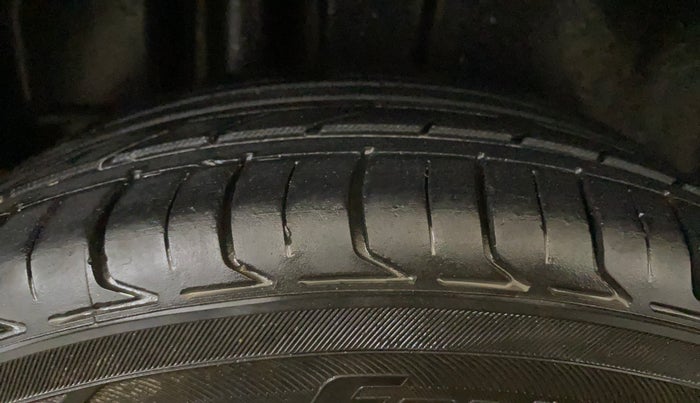 2019 Maruti Ciaz ALPHA 1.5 SHVS PETROL, Petrol, Manual, 76,307 km, Right Rear Tyre Tread