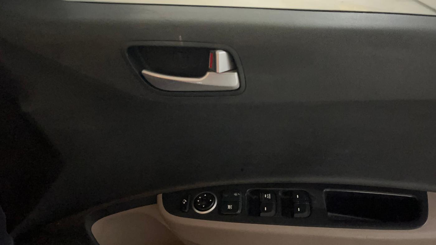 2015 Hyundai Xcent SX 1.2 (O), Petrol, Manual, 54,808 km, Driver Side Door Panels Control