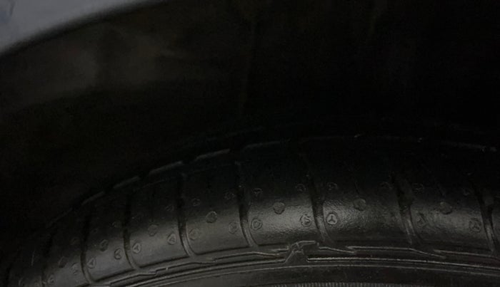 2015 Hyundai Xcent SX 1.2 (O), Petrol, Manual, 54,732 km, Left Rear Tyre Tread