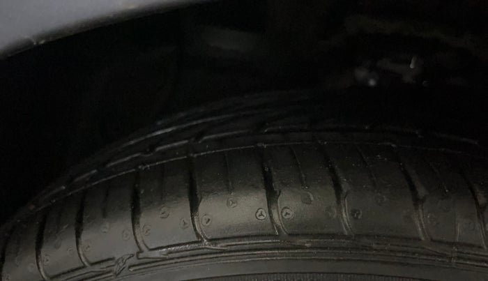 2015 Hyundai Xcent SX 1.2 (O), Petrol, Manual, 54,732 km, Left Front Tyre Tread