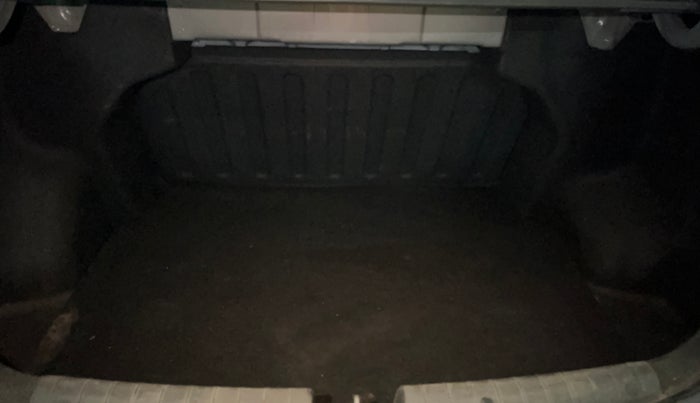 2015 Hyundai Xcent SX 1.2 (O), Petrol, Manual, 54,732 km, Boot Inside