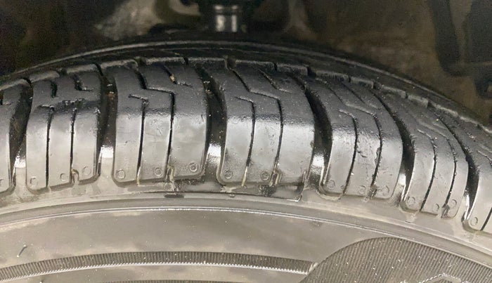 2016 Maruti Celerio ZXI AMT, Petrol, Automatic, 82,740 km, Right Front Tyre Tread