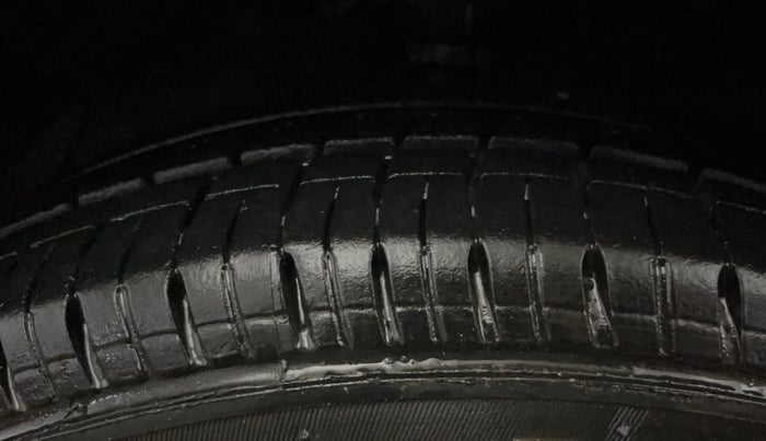 2013 Hyundai i20 MAGNA (O) 1.2, Petrol, Manual, 49,620 km, Left Front Tyre Tread