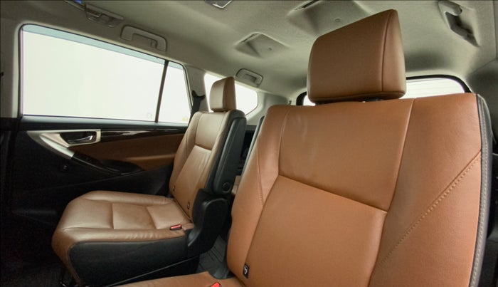2017 Toyota Innova Crysta 2.8 ZX AT 7 STR, Diesel, Automatic, 33,454 km, Right Side Rear Door Cabin