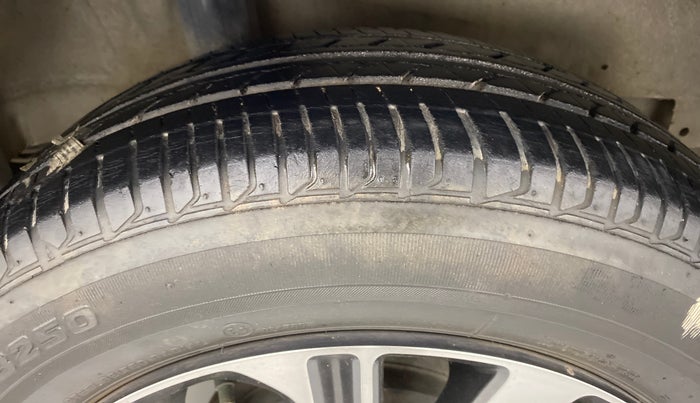 2017 Honda City V MT PETROL, Petrol, Manual, 28,310 km, Right Rear Tyre Tread