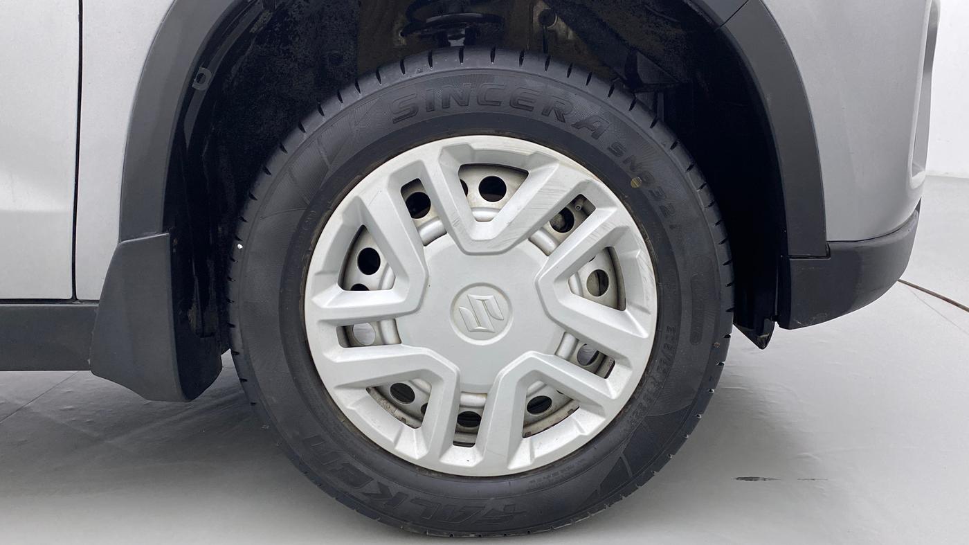 2020 Maruti Vitara Brezza LXI, Petrol, Manual, 38,639 km, Right Front Wheel